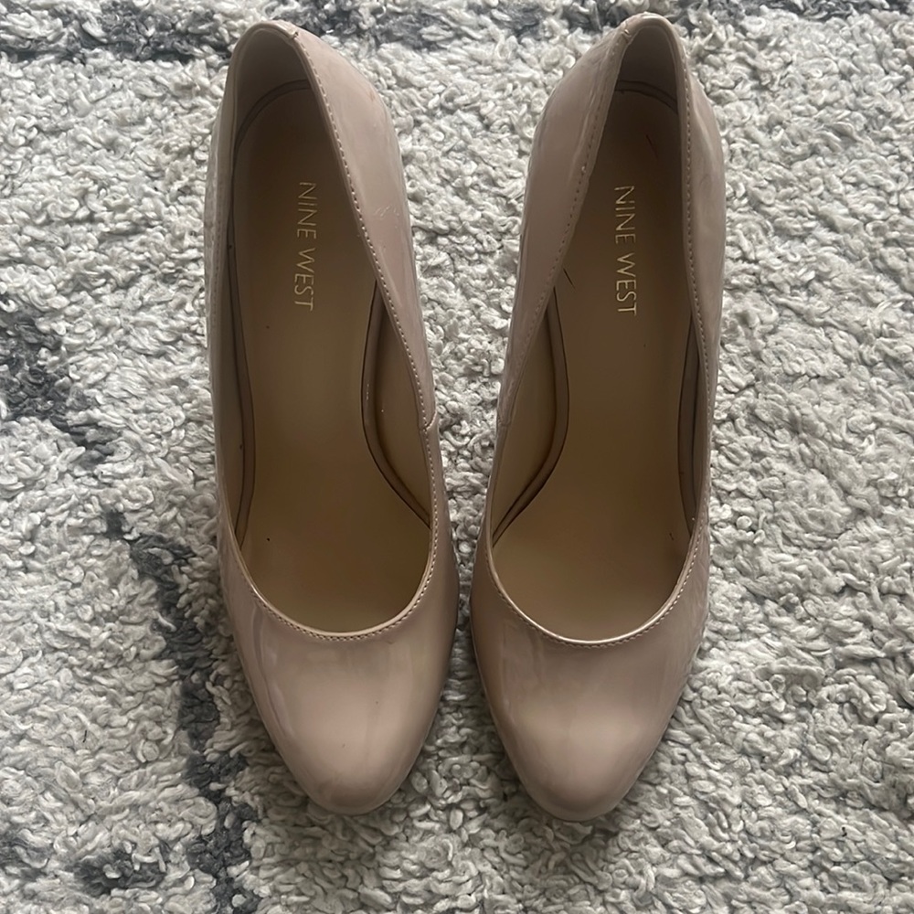 Nine West size 8 nude heels